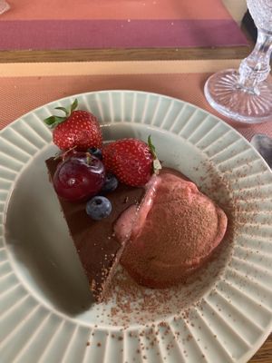 Delicious vegan tart at Pane & Vino in Evora