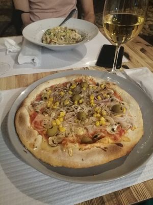 🍷🍕 at Pane & Vino in Evora