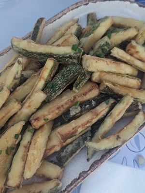 Fried zucchini at Markakis Restaurant - Piso Livadi Paros in Paros
