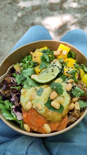 Poke Bowl with Guac at Vedans in Bayreuth