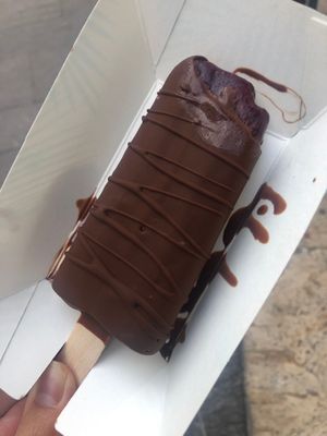 Blackcurrant - Yuzu Ice Pop dipped in dark chocolate at Anjuna Ice Pops - Sas utca in Budapest