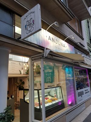 Outside at Anjuna Ice Pops - Sas utca in Budapest