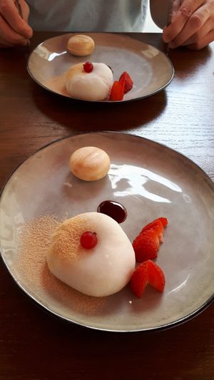 Daifuku filled with red beans paste at Ryukishin - Richelieu in Paris