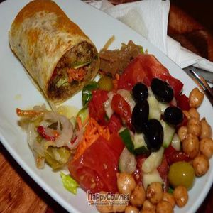 Curry burrito with salad at Organic - Xucla in Barcelona