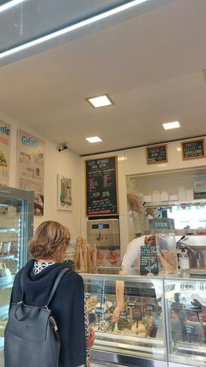 Vegan options clearly marked at Fruit & Ice Cream Factory in Genoa