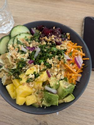 Tofu poke bowl at La Pepite in Marseille