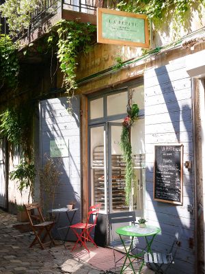 La Pépite Pastry is located on a very nice "gangway" . All is home made, with local raw material and organic.
  at La Pepite in Marseille