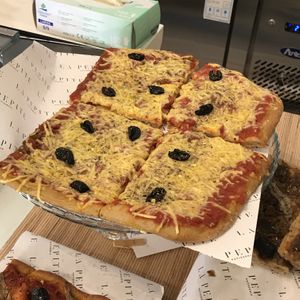 Vegan pizza (vegan cheese) at La Pepite in Marseille