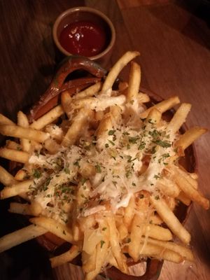 Garlic fries at Om Sabor in San Francisco