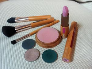 Zao vegan make-up in sustainable packaging. at Trgovina Suzana in Radovljica