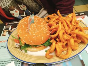 veggie maccaroni burger at Miss PeppeR in Frechen