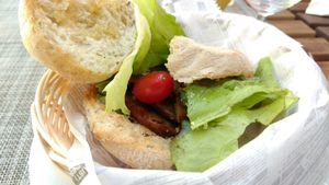 Seitan sandwich (vegan) at Villa 6 in Sintra