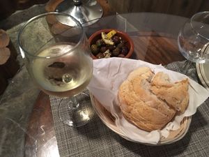 Bread & olives at Villa 6 in Sintra