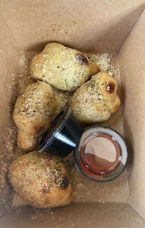 imagine spending $10 on only garlic knots for takeout Haha that would be dumb i would never do that 😶 at Ethos Vegan Kitchen in Winter Park