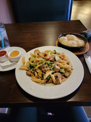 Pasta primavera and garlic knots at Ethos Vegan Kitchen in Winter Park