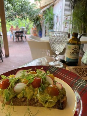 Avo smash  at Number 10 in Willemstad