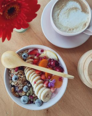 Banana and Strawberry Smoothie Bowl at Zatua Miski in Cuenca
