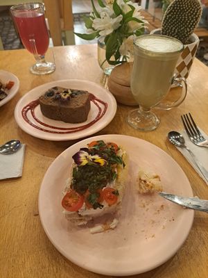 Caprese sandwich, lemon and blueberry cake, and matcha latte at Zatua Miski in Cuenca