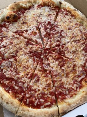 Vegan cheese pizza at Bodacious Bakehouse in Virginia Beach