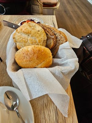 Frisches Brot und Brötchen. at Cafe Fräulein Wunder in Braunschweig