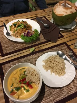 Pad thai and red curry at Taste From Heaven in Koh Phangan