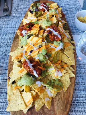 Nachos with vegan cheddarcheeze, guacamole and salsa at Lento in Hasselt