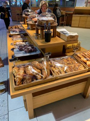 “Let’s have 12 cake options and ensure not a single one is vegan" at LHR - EAT - T2 in West London