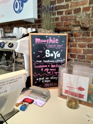 Soya frozen yogurt, available in froyo sticks and cups with 2 toppings at Moochie in Mechelen