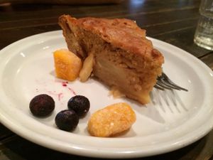 vegan apple and cinnamon cake at Otis in Hiroshima