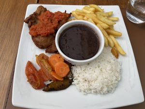 Domo executivo, adaptado para vegano tirando o queijo   at Domo Cafe Bistro in Curitiba