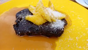 Pancakes with mango and maple syrup at Appeltje Eitje - Centre in The Hague