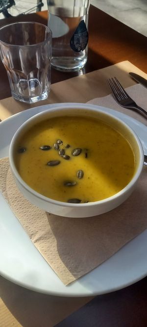 Crema de calabaza y brócoli at L'Hortet in Barcelona