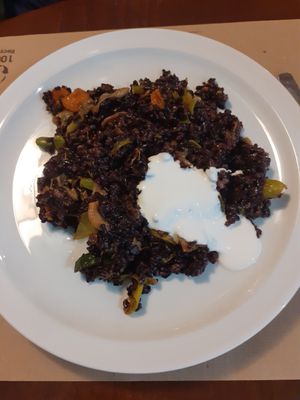 Riso nero con verdura at L'Hortet in Barcelona