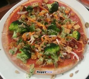 Vegan pizza at L'Hortet in Barcelona