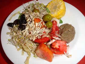 Mixed salad at L'Hortet in Barcelona