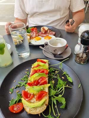 Three vegan breakfast choices: Avocado Humus bread (foto), Avocado bread and vegan musli at Mestna Kavarna in Piran