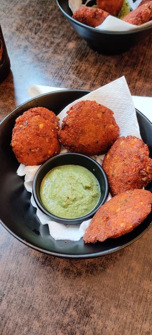 Lentil cakes and mint chutney at Sri Lankan Curry Bowl in Zagreb