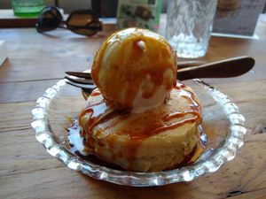 Little pancakes with ice cream at Vegan Cafe PQ's in Tokyo