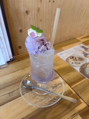 hydrangea drink  at Vegan Cafe PQ's in Tokyo