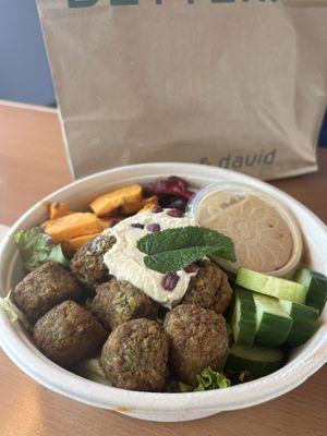 Falafel Salad  at Dean & David - Hauptbahnhof in Munich