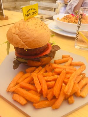 Vegan burger at Cor de Carxofa in Benicarlo