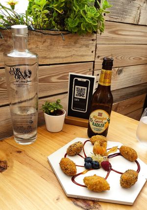 croquetas y cerveza exquisitas at Cor de Carxofa in Benicarlo