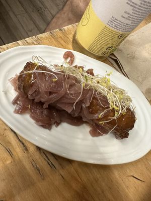 Salchicha encebollada  at Cor de Carxofa in Benicarlo