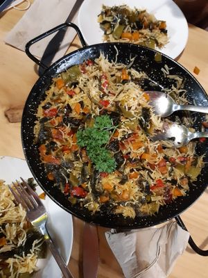Fideuá vegana, suuuuper rica at Cor de Carxofa in Benicarlo