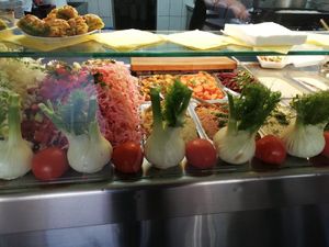 Theke at Falafel Kimo in Hamburg