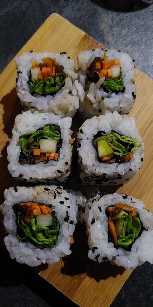 California pomme carottes salade oignons confits at Sushi Kawaii in Montpellier