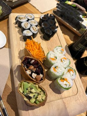 Mix vegan 3 pieces / carotte tofu épinard coriandre / tofu tomate basilique   at Sushi Kawaii in Montpellier