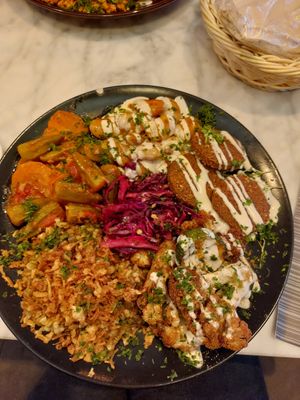 Vegan mezze plate at Libanezza in Antwerpen