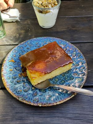 Gâteau normand (poires et caramel beurre salé) DÉLICIEUX 🍐 at Villa Gypsy in Trouville-sur-mer