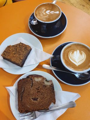 biscoff brownie, chocolate & banana loaf and two oat flat whites at Kapow Coffee - Thorntons Arcade in Leeds